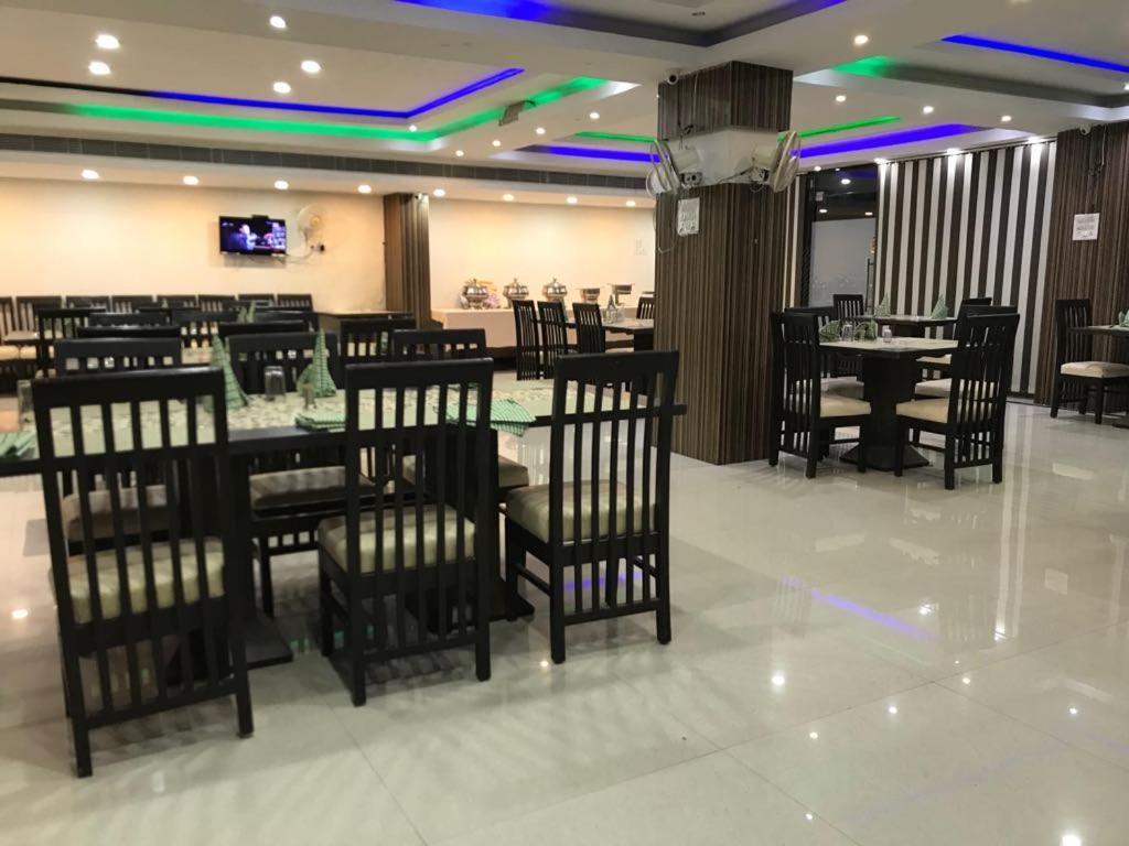 Hotel Sarweshwary Varanasi Exterior foto