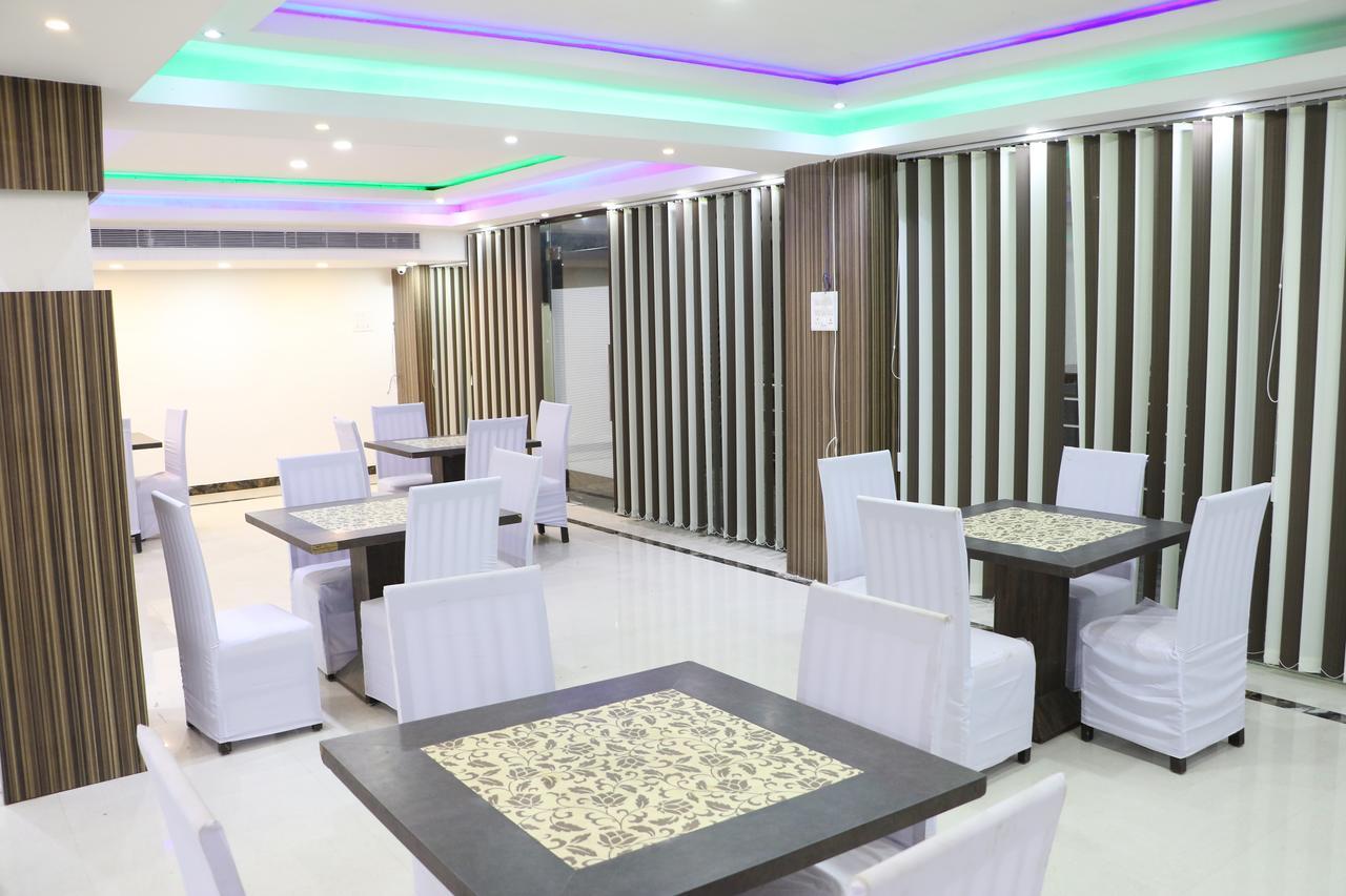 Hotel Sarweshwary Varanasi Exterior foto